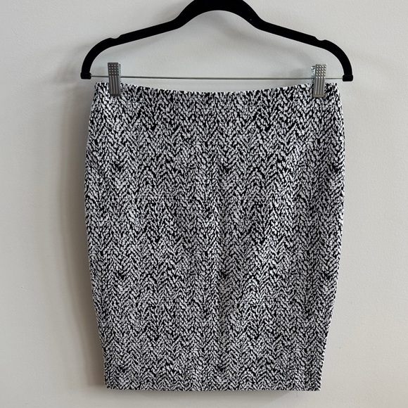 George Monochrome Patterned Mini Skirt - Picture 4 of 5